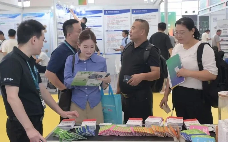 Yuanda Qingdao team speaking with visitors at WPE & WHPE 2026 Yuanda Qingdao team speaking with visitors at WPE & WHPE 2026